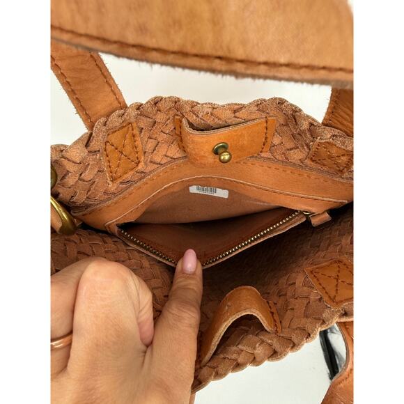 Madewell The Small Transport Crossbody: Woven Leather Edition - Picture 6 of 8